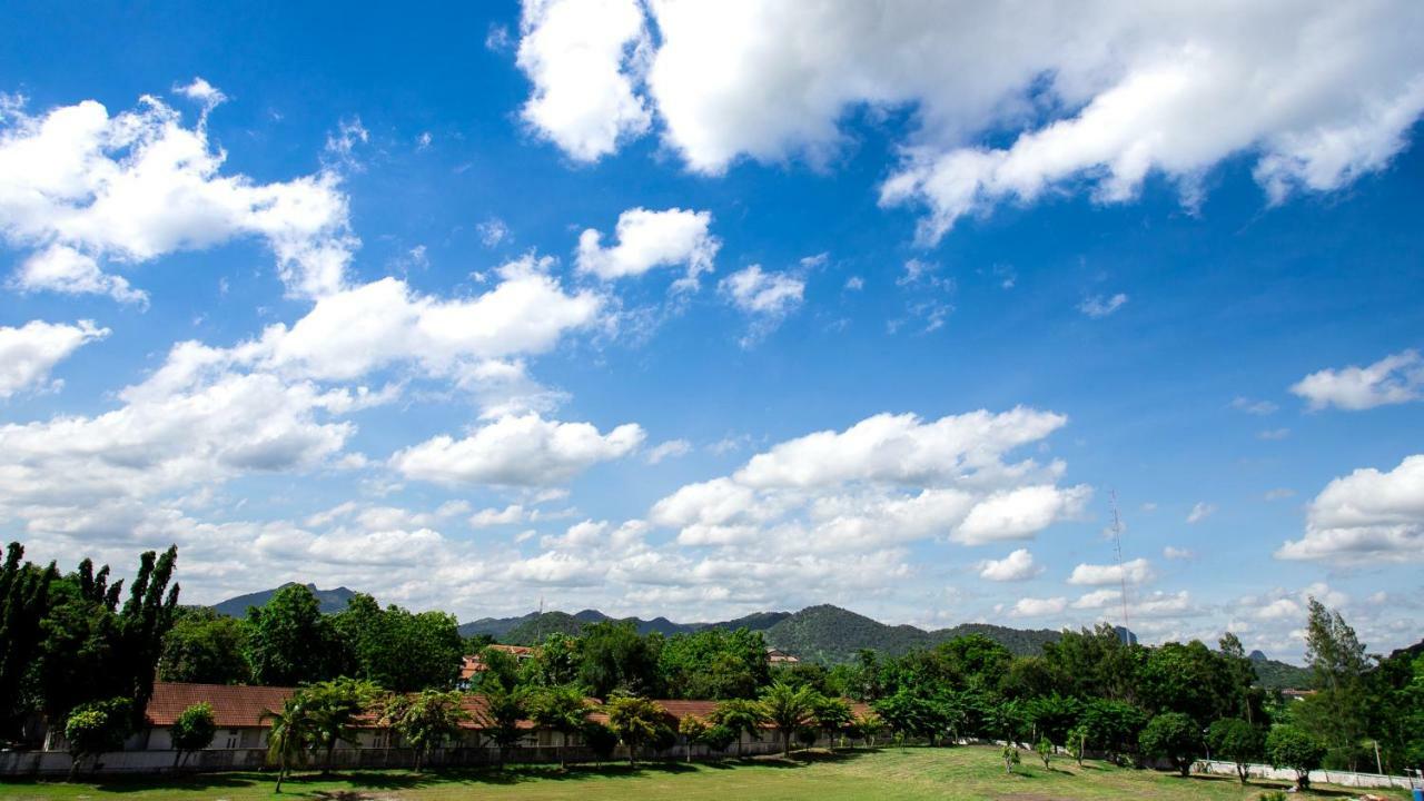 O2 Hotel Lopburi Lop Buri Exterior foto